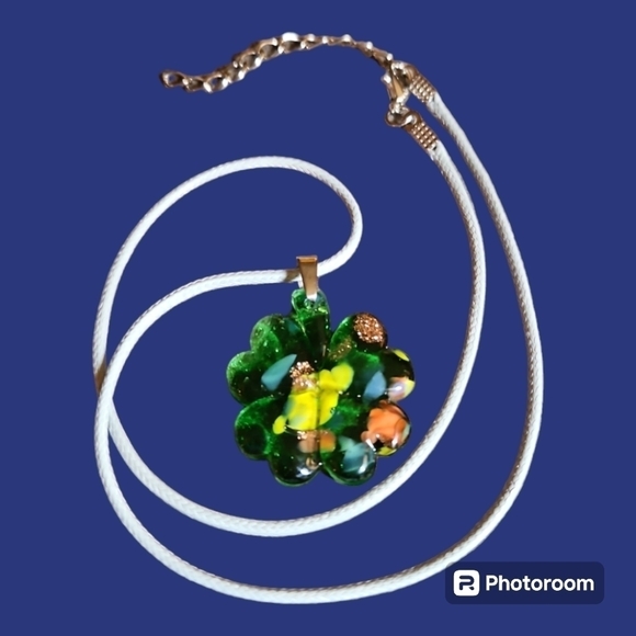 3/$30 VTG Art Glass Shamrock St. Patrick's Day Pendant Rope Necklace - Picture 1 of 3